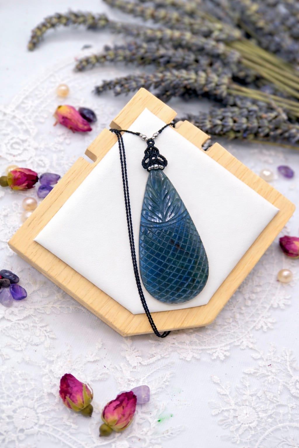Talisman en Labradorite Sculptée